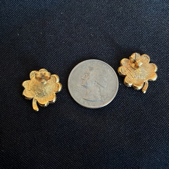 3/$20 Avon enamel four leaf clover earrings - Picture 4 of 4